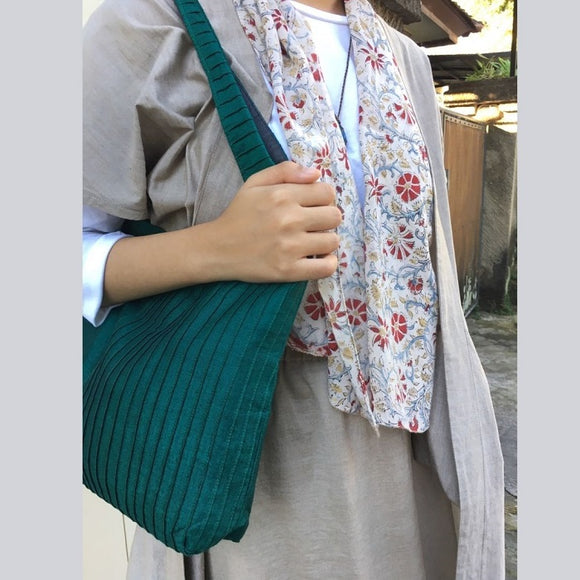 <transcy>Enjoy tradition in your daily life! Bali handwoven endek bag</transcy>