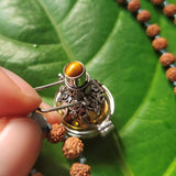 <transcy>"The strongest amulet" The strongest amulet that combines a gamelan ball and a Rudraksha necklace.</transcy>